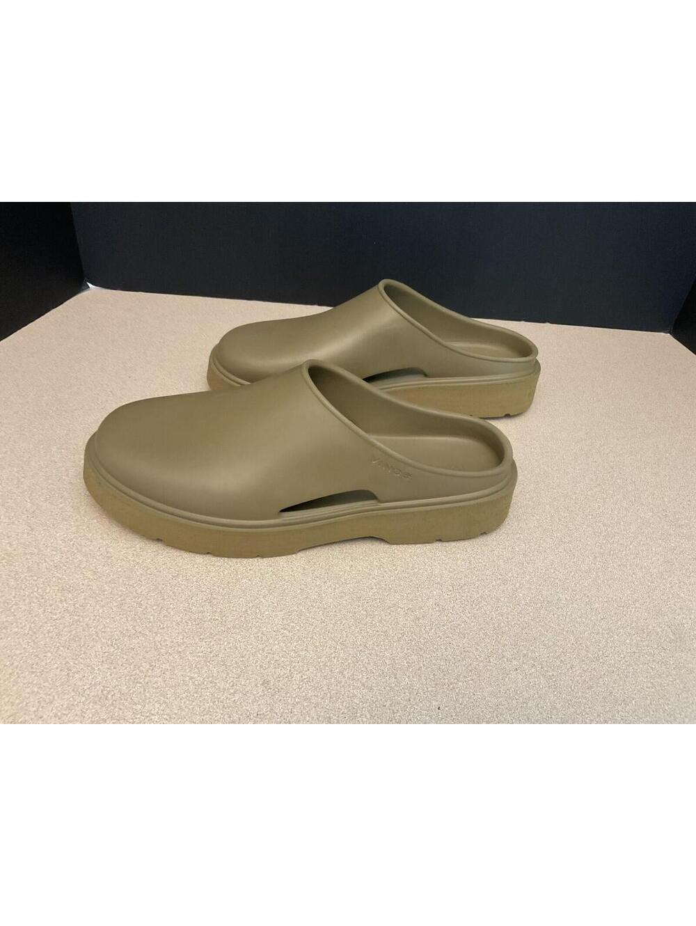 Womens VINCE GEO Farro Beige Slip Ons Mules/Clogs. Size 6. Nice Shoes!